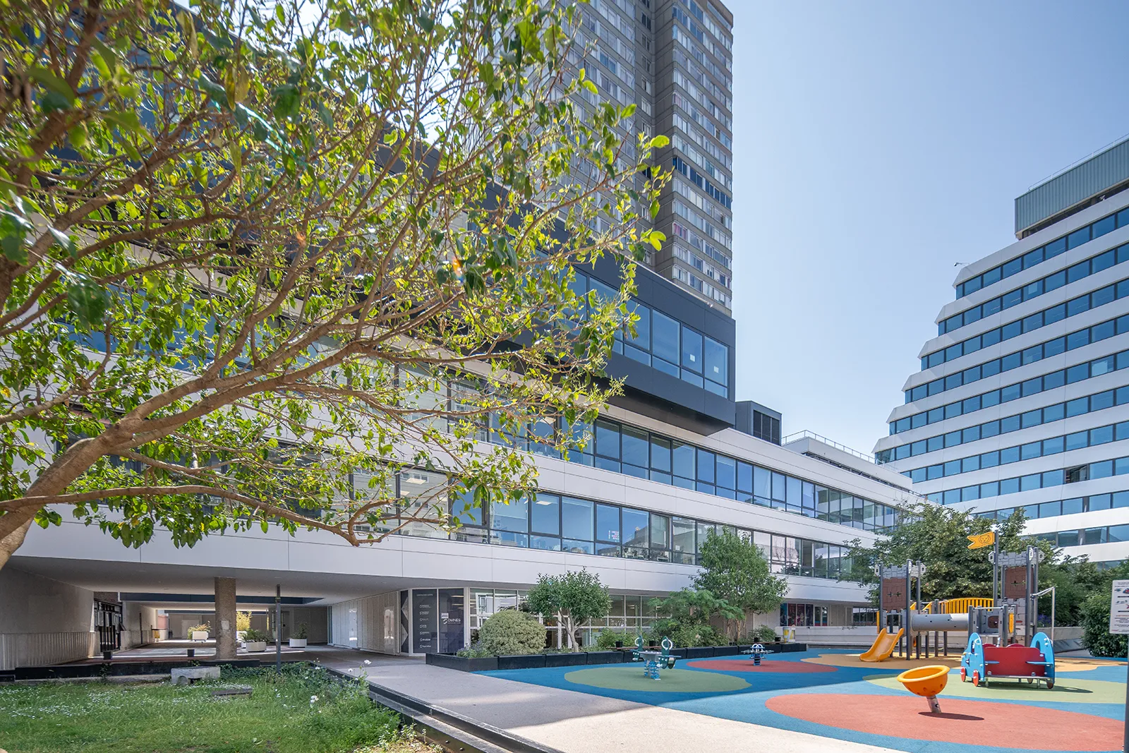 OMNES EDUCATION<br>campus parisien INSEEC – immeuble pollux