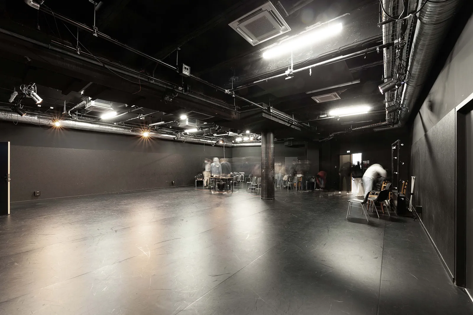 COURS FLORENT <br> Campus parisien dédié aux répétitions et au spectacle