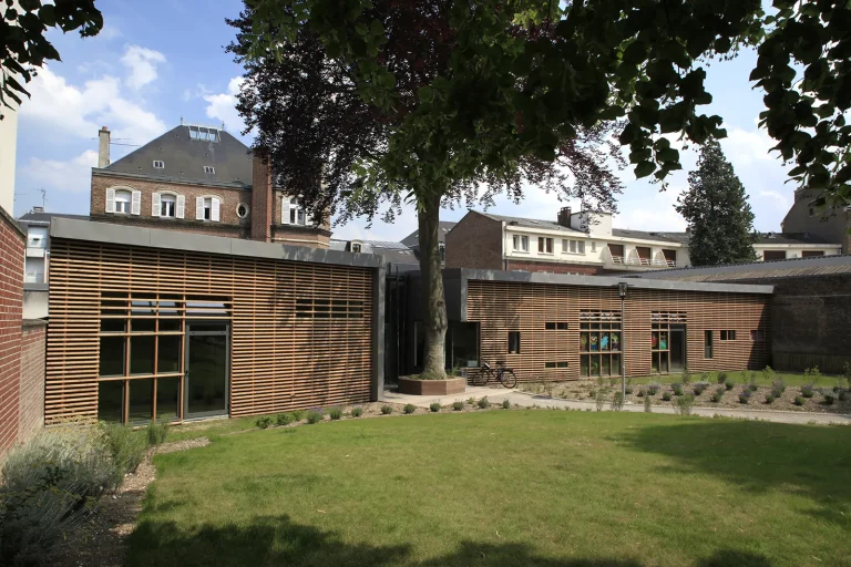 CRÈCHE JULES VERNE <br> crèche et halte garderie